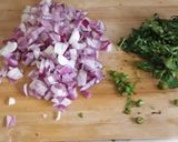 प्याज़ का पराठा(PYAZ KA PARATHA RECIPE IN HINDI) रेसिपी चरण 2 फोटो