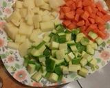 Foto del paso 1 de la receta: Sopa fácil. para mamá, verduras, pollo y pasta