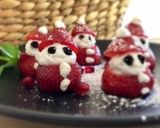 Foto del paso 3 de la receta: Santa Claus o papá Noel en frutillas light y fit! Riquísimo