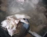Foto langkah ke 4 dari resep Sup Ayam Kuah Bening.