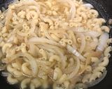 Foto del paso 1 de la receta: Pasta con cebolla y vino