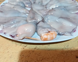 Foto del paso 5 de la receta: Chipirones en su tinta rellenos de langostinos
