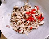 Foto langkah ke 3 dari resep Tumis Sayur Jamur Kancing.