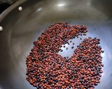 A picture of step 1 of Dry Horse Gram chutney.