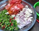 Foto langkah ke 2 dari resep Sambal Terasi Iris Tumis.
