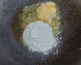 A picture of step 3 of Chicken cheese white sauce farfalle pasta.
