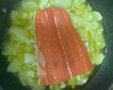 Foto del paso 3 de la receta: Salmón rico, fácil y rápido (sin horno)