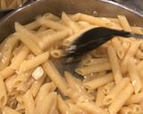 Foto del paso 5 de la receta: Pasta a los tres quesos