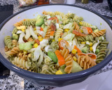 Foto del paso 3 de la receta: Ensalada de pasta con salmón