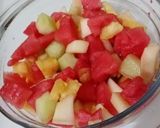 Pas rețetă Salată de pepeni, ananas și măr, cu sos de mure negre 2 fotografie