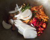 Foto langkah ke 5 dari resep Ayam Goreng Kunyit.