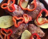 Foto del paso 1 de la receta: Codillo precocinado, con patatas asadas en 7 minutos...y pimiento