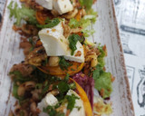 Foto del paso 4 de la receta: Ensalada de melocotón 🍑🍑 con queso de cabra 🐐y vinagreta de frutos secos