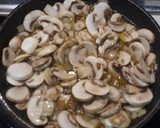 Foto del paso 2 de la receta: Solomillo de cerdo en salsa de champiñones
