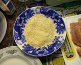 Foto del paso 1 de la receta: Milanesitas de lomo de cerdo rebozadas de avena, con puré de coliflor
