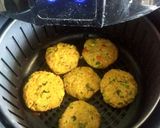 A picture of step 4 of Daliya tikki.