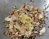 A picture of step 4 of Vegetables Fried Rice.