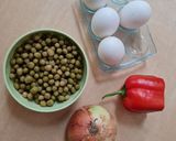 Foto del paso 1 de la receta: Tortilla de arvejas con cebolla y morrón 🫛