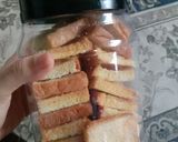 Gambar langkah 3 resipi Biskut Roti / Roti Gula Kering.