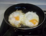 Foto del paso 5 de la receta Huevos de gallina fritos con patatas fritas