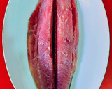 Foto del paso 6 de la receta: Lomo de bonito marinado en sal granulada y fish masala