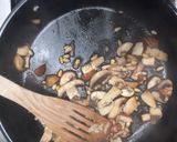 A picture of step 2 of Quick mushroom lunch.