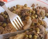 Foto del passaggio 7 della ricetta Scaloppine di pollo, piselli e funghi