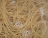 Foto langkah ke 1 dari resep Spaghetti Aglio e Olio with Sausages.