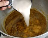 A picture of step 5 of Burmese veg khow suey.