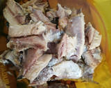 Foto del paso 3 de la receta: Empanadillas de Sardinas con salsa de tomates encebollados