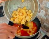 Foto langkah ke 4 dari resep Enak Tenan! Gulai Kentang Telur Puyuh.