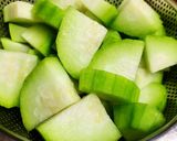 Hình bước làm 1 của món Canh Bí Đao Nấu Mọc