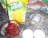 A picture of step 1 of S&P (Strawberry & Pineapple slush)#ramadankitayari.