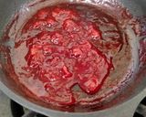 Foto langkah ke 3 dari resep Korean Strawberry Milk.
