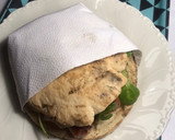 Foto del paso 9 de la receta: Bocadillo de pan de pita y longanizas a la brasa