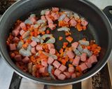 Foto del paso 2 de la receta: Salteado de salchichas y maíz