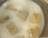 A picture of step 2 of Banana shake.