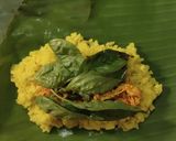 Foto langkah ke 8 dari resep Naskun Bakar (Nasi Kuning Ayam Suwir Kemangi Bakar) | Nasi Bakar.