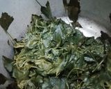 A picture of step 2 of Bathua Saag.