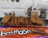 A picture of step 2 of Bourbon biscuit cake only 3 ingredients without egg.