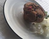 Foto del paso 5 de la receta: ¡Muffin de chocolate con frutilla y arándanos!