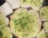 A picture of step 4 of Cheesy garlic buns.