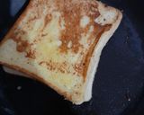 Foto langkah ke 2 dari resep French toast dengan strawberry sauce.