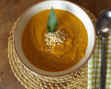 Foto del paso 3 de la receta: Crema otoñal de calabaza y zanahorias con almendras