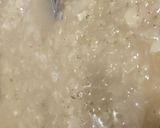 Une image de l'étape 2 de Soupe à l'oignon gratinée.