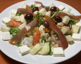 Foto del paso 5 de la receta: Ensalada de salazones de pescado, con pera y queso fresco