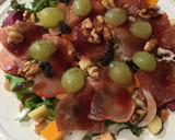 Foto del paso 7 de la receta: Ensalada festival de ibéricos con uvas,nueces y balsámico de frambuesa