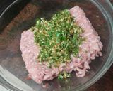 Foto del paso 2 de la receta Albóndigas de cerdo en salsa verde con ñoquis