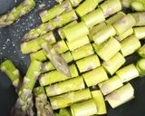 Foto del paso 3 de la receta: Salteado de Alubias y Espárragos Trigueros con Anchoas