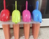 A picture of step 3 of Papaya Banana Popsicle.